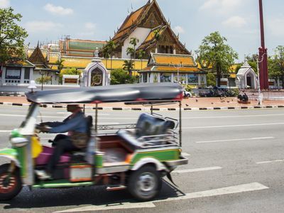 Tuk Tuk Ride to Temples, Spa & Awesome Dinner